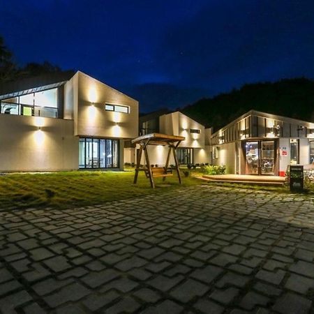 Mungyeong Arten Pool Villa Екстер'єр фото